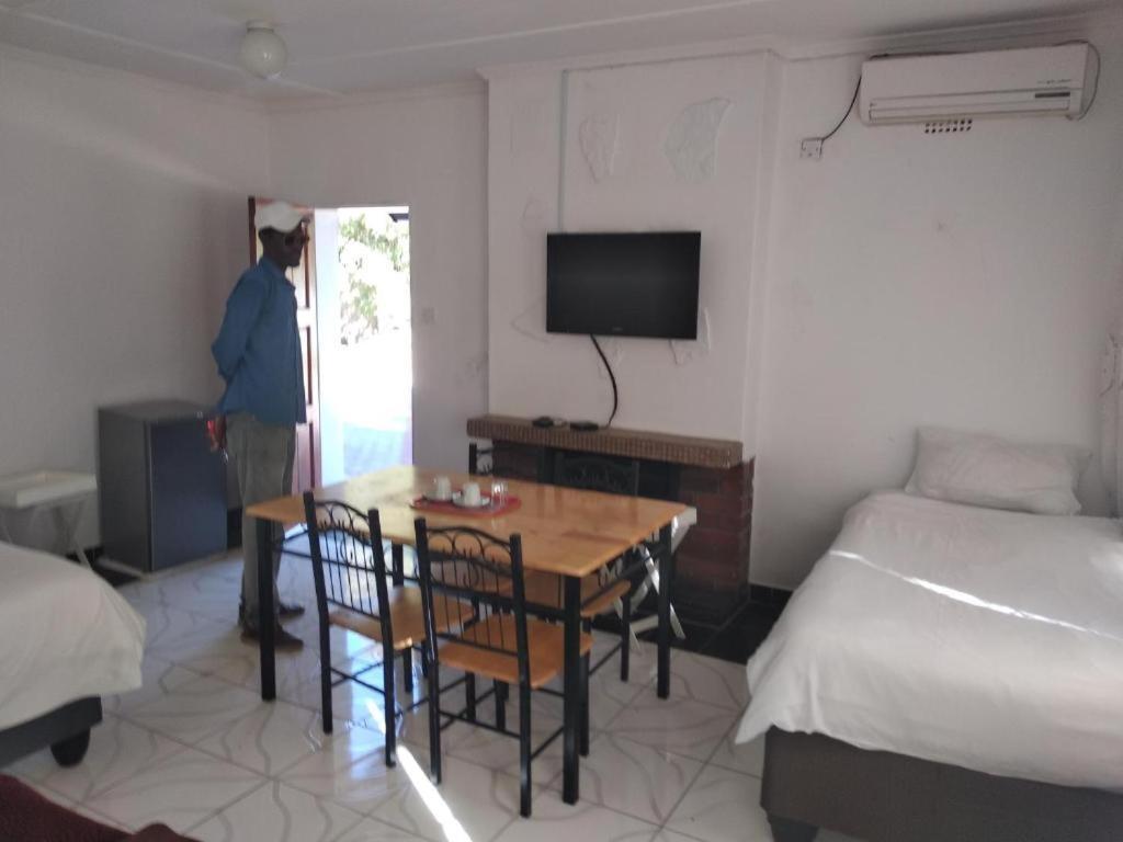 Brackendene Lodge Gaborone Ngoại thất bức ảnh